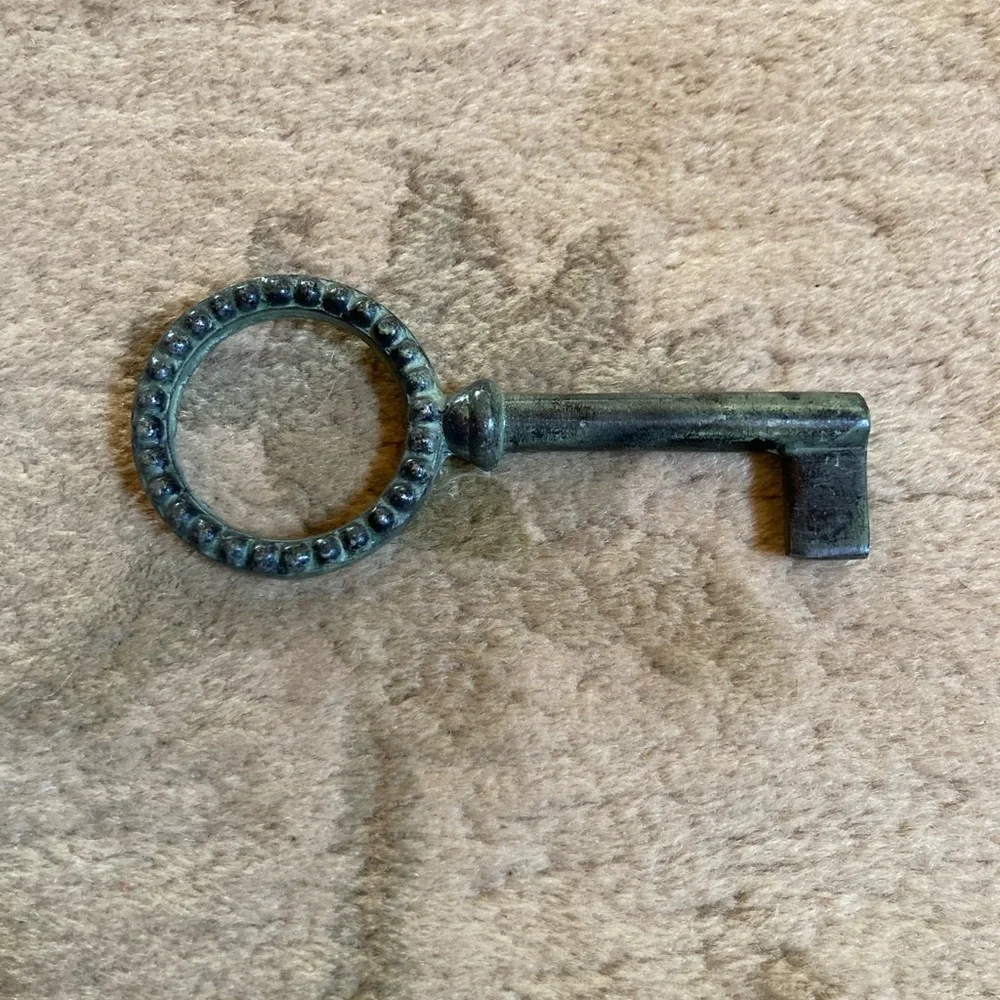 Pottery Barn set of 7 Vintage Decorative Skeleton Keys